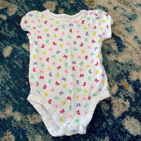 3 for $15 - bundle of 3 onesies - Picture 4 of 7